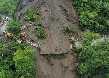 पहिरोका कारण नारायणगढ-मुग्लिन सडक अवरुद्ध